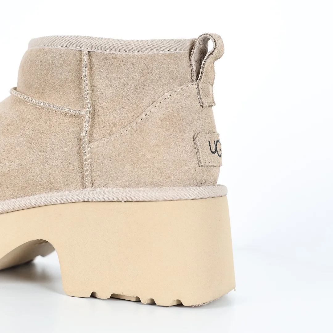 Pick up locally 💰600 Core recommended good price It is a very suitable choice for home furnishings. In the new year, uug launched a series of styles, which are partial to the preferences of young consumers and have also moved to the forefront of fashion trends. Shoe body material: water-repellent coated suede upper, 17 mm UGGPURE™ implantable wool insole, lightweight non-slip and comfortable rubber outsole, with brand LOGO and trademark, with full packaging Size: 35 36 37 38 39 40